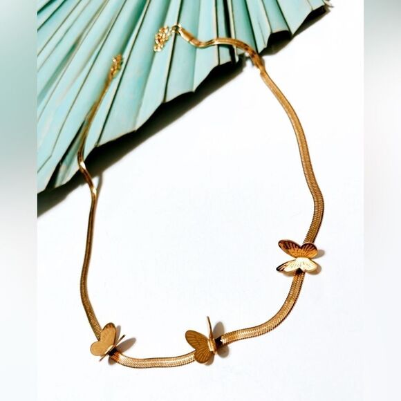 Gold butterfly necklace S201 - Picture 3 of 4